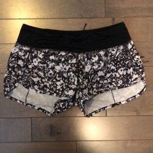 Black and white lululemon shorts